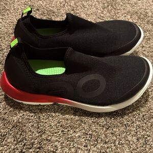 Comfortable OOFOS shoes sz 11